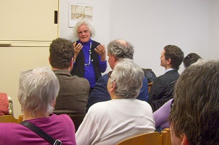 Foto von Frau Dr. Schuber bei ihrer Rede